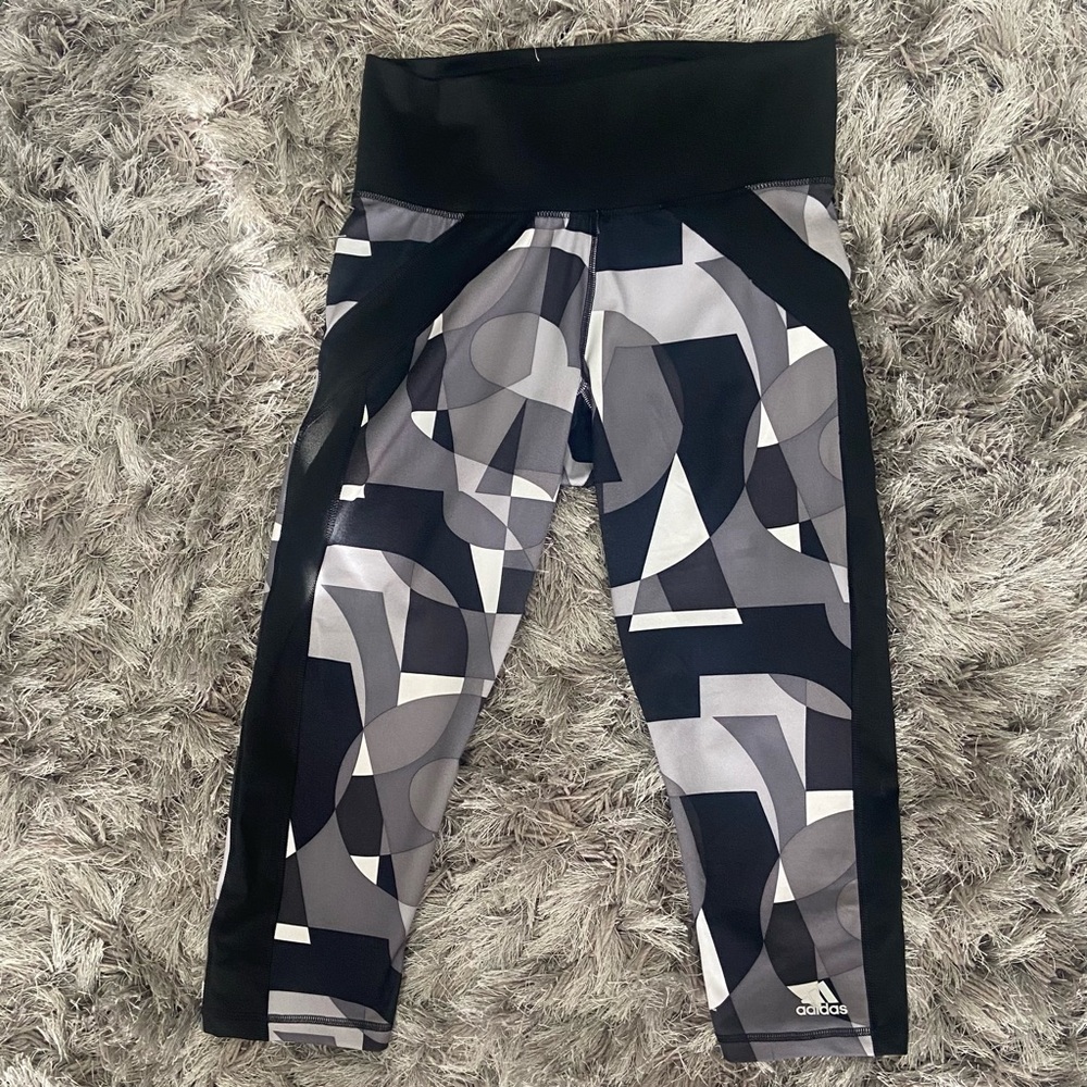 Adidas Climalite women multicoloured capri  high rise leggings. Size M. Used.